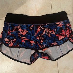 Lululemon Printed 2.5” shorts